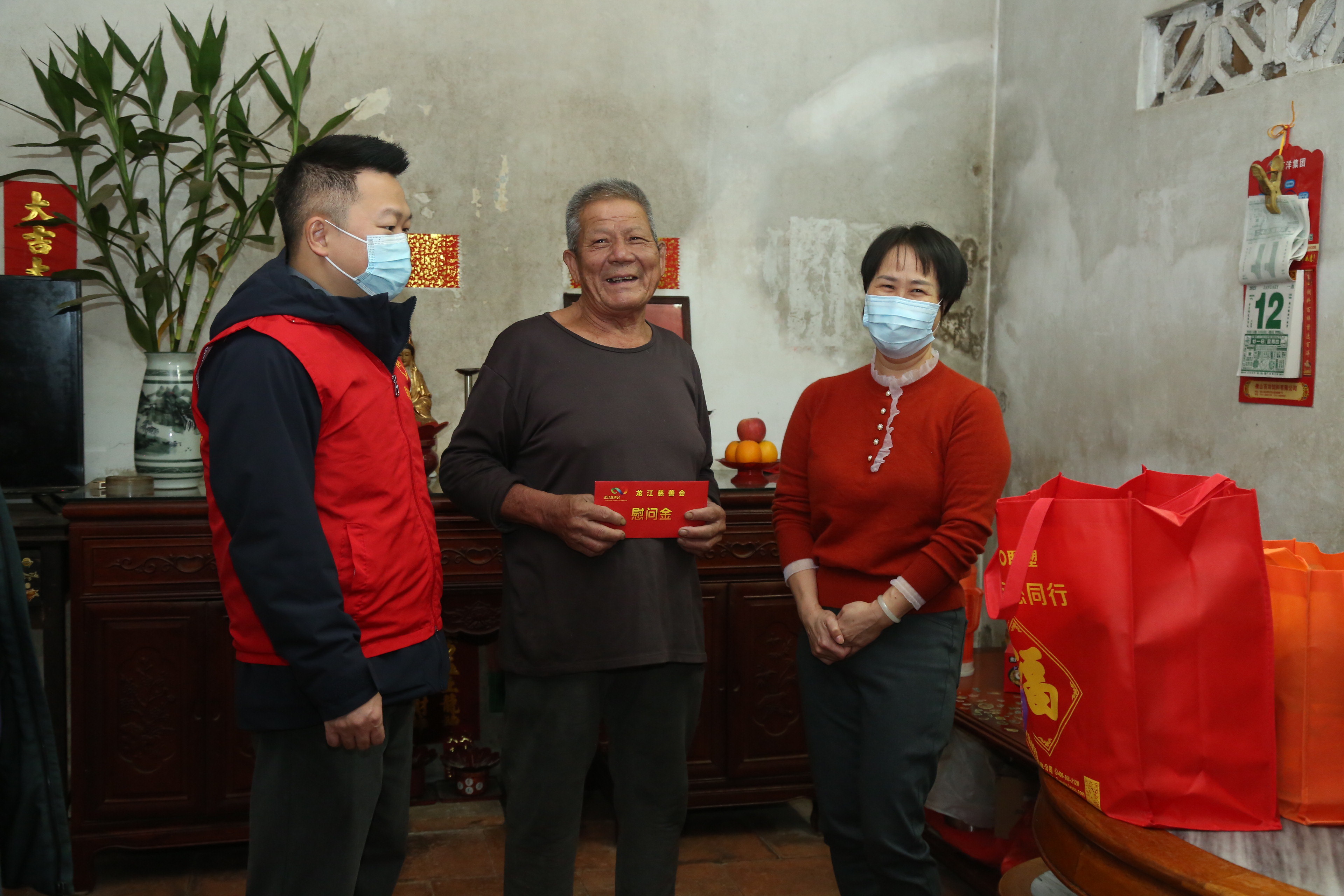 陆续7年冠名赞助新春爱心福袋活动