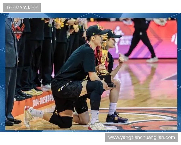 杭州篮球队逆袭之路揭秘精英赛特别报道展现团队拼搏精神与战术智慧 杭州篮球队逆袭之路揭秘精英赛特别报道展现团队拼搏精神与战术智慧