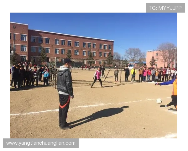 周敏独家分享足球心得与技巧解析助你提升球技与战术理解 周敏独家分享足球心得与技巧解析助你提升球技与战术理解