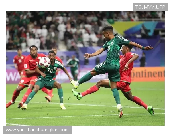 足球巨星亲临赛场为儿子加油助威展现父子情深的动人瞬间